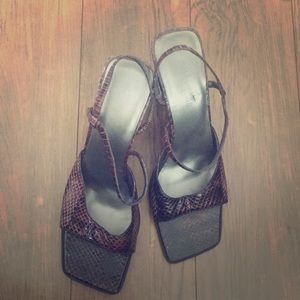 Fun snakeskin High heel shoe